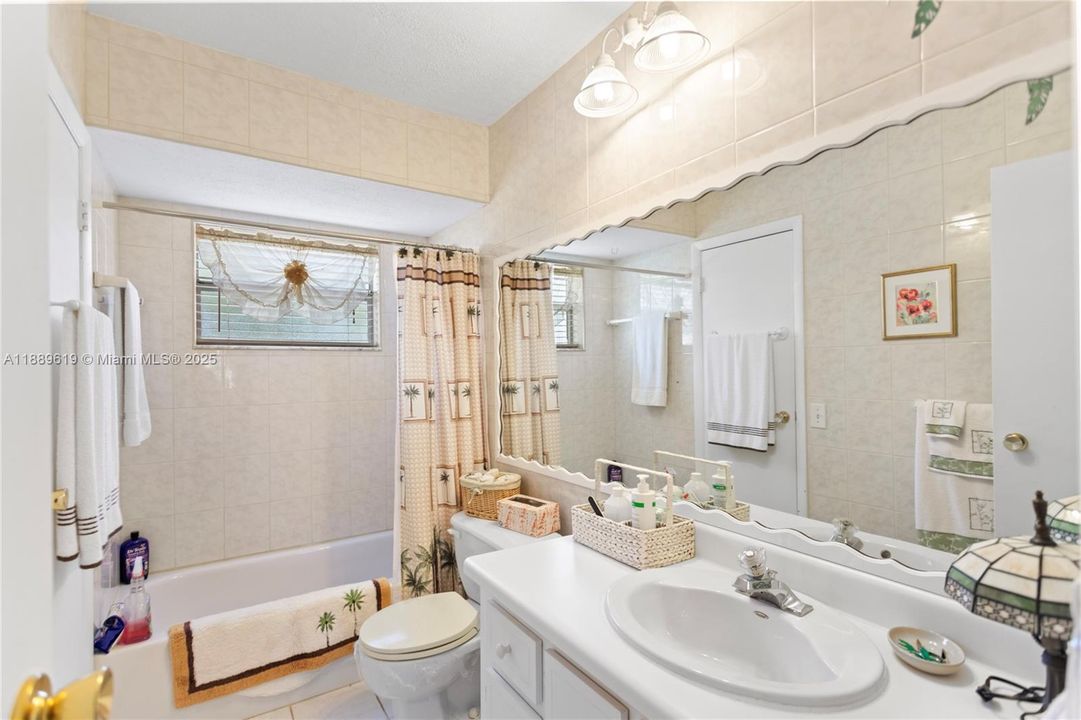 For Sale: $79,900 (1 beds, 1 baths, 684 Square Feet)