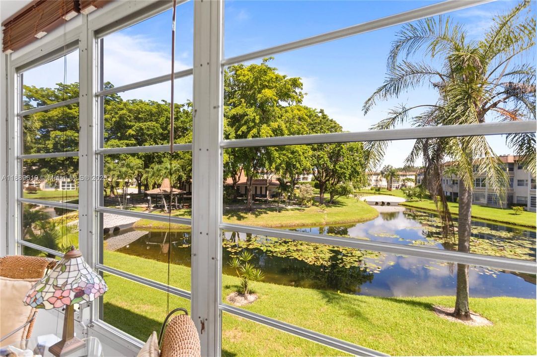 For Sale: $79,900 (1 beds, 1 baths, 684 Square Feet)