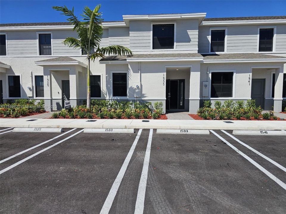 Active With Contract: $2,500 (3 beds, 3 baths, 0 Square Feet)