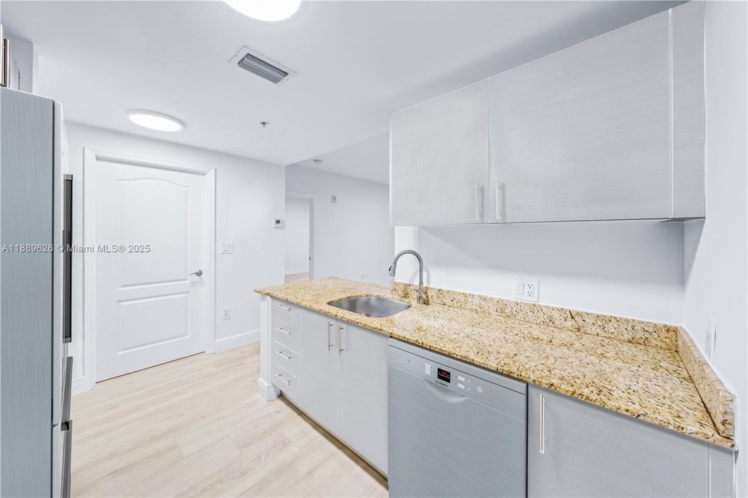 最近租的: $2,500 (1 贝兹, 1 浴室, 692 平方英尺)