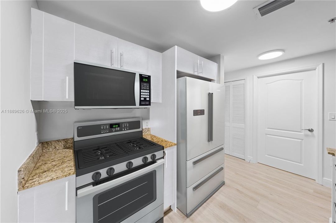 最近租的: $2,500 (1 贝兹, 1 浴室, 692 平方英尺)