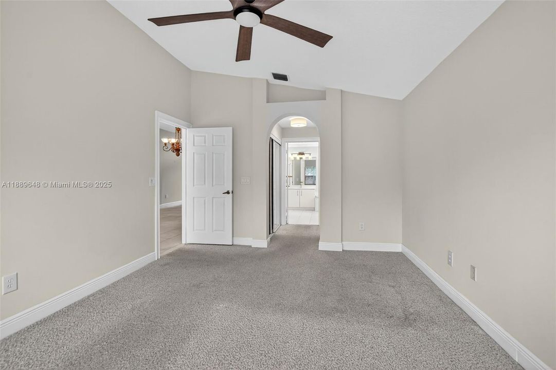 На продажу: $599,900 (3 спален, 2 ванн, 1714 Квадратных фут)