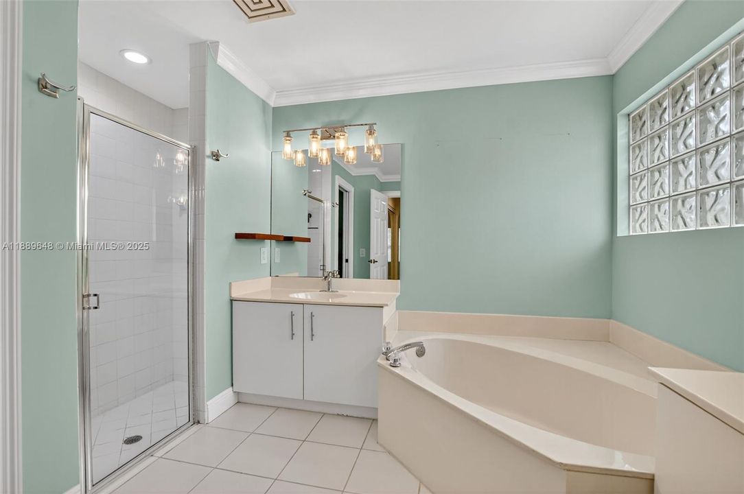 На продажу: $599,900 (3 спален, 2 ванн, 1714 Квадратных фут)