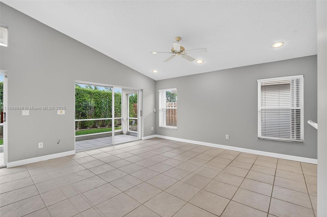 На продажу: $599,900 (3 спален, 2 ванн, 1714 Квадратных фут)