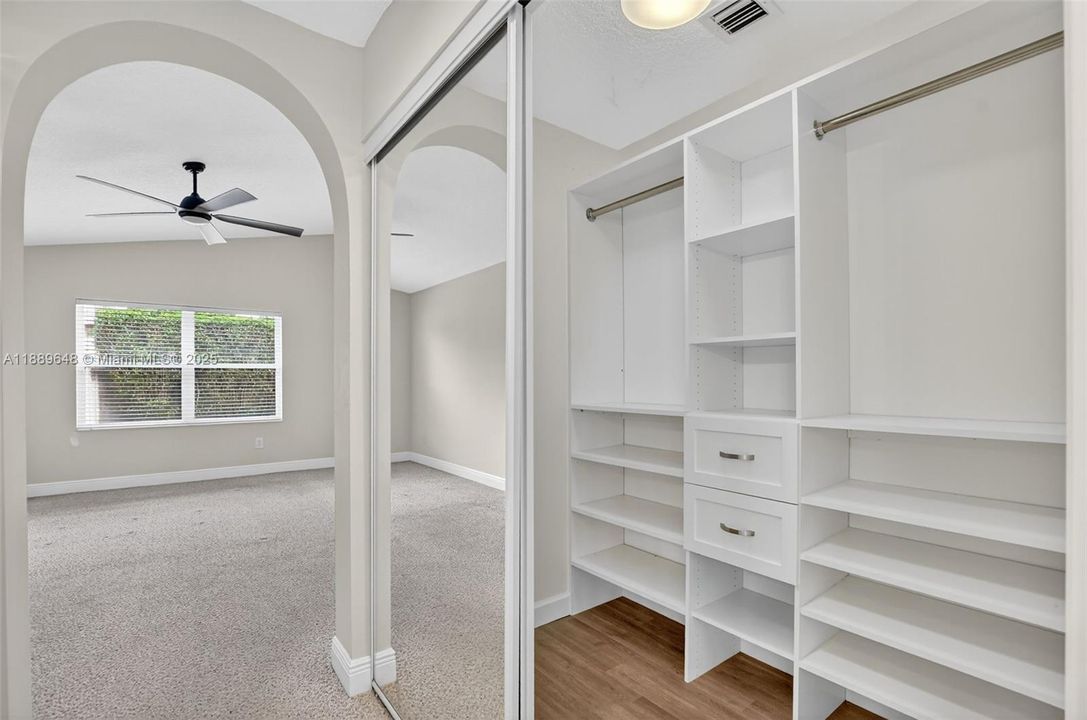 На продажу: $599,900 (3 спален, 2 ванн, 1714 Квадратных фут)