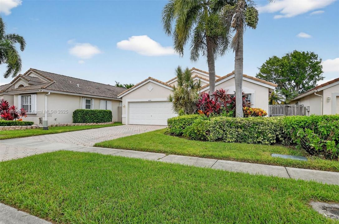 На продажу: $599,900 (3 спален, 2 ванн, 1714 Квадратных фут)