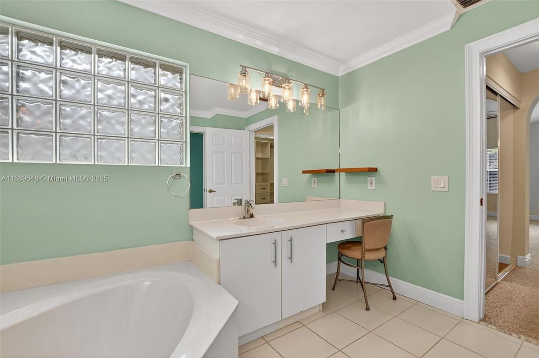 На продажу: $599,900 (3 спален, 2 ванн, 1714 Квадратных фут)