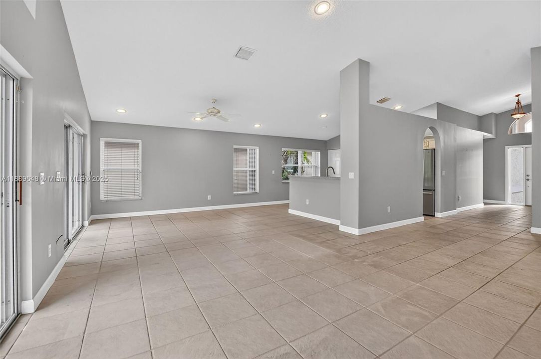 На продажу: $599,900 (3 спален, 2 ванн, 1714 Квадратных фут)