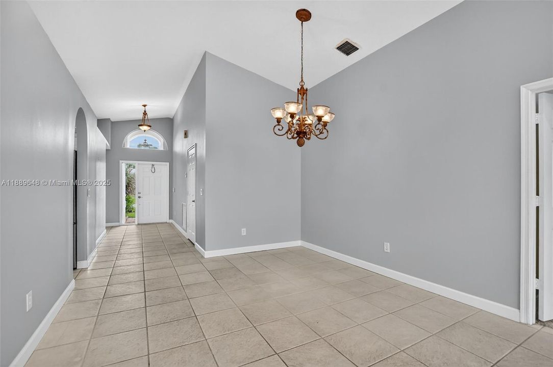 На продажу: $599,900 (3 спален, 2 ванн, 1714 Квадратных фут)