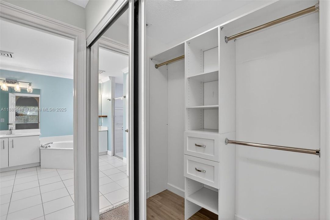 На продажу: $599,900 (3 спален, 2 ванн, 1714 Квадратных фут)