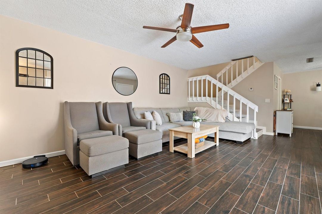 037-825CenterSt-Jupiter-FL-33458-SMALL