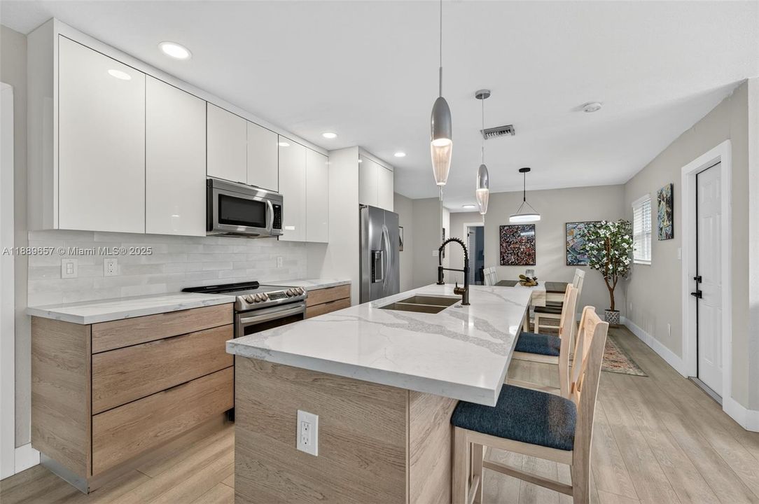 Active With Contract: $754,900 (3 beds, 2 baths, 1443 Square Feet)