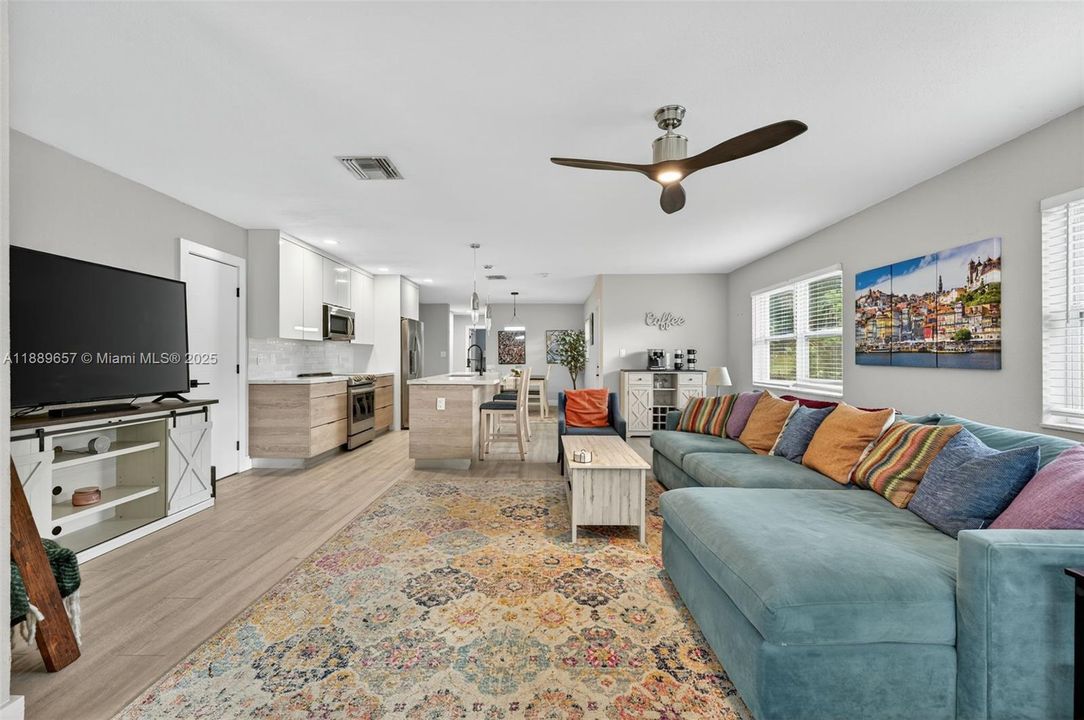 Active With Contract: $754,900 (3 beds, 2 baths, 1443 Square Feet)