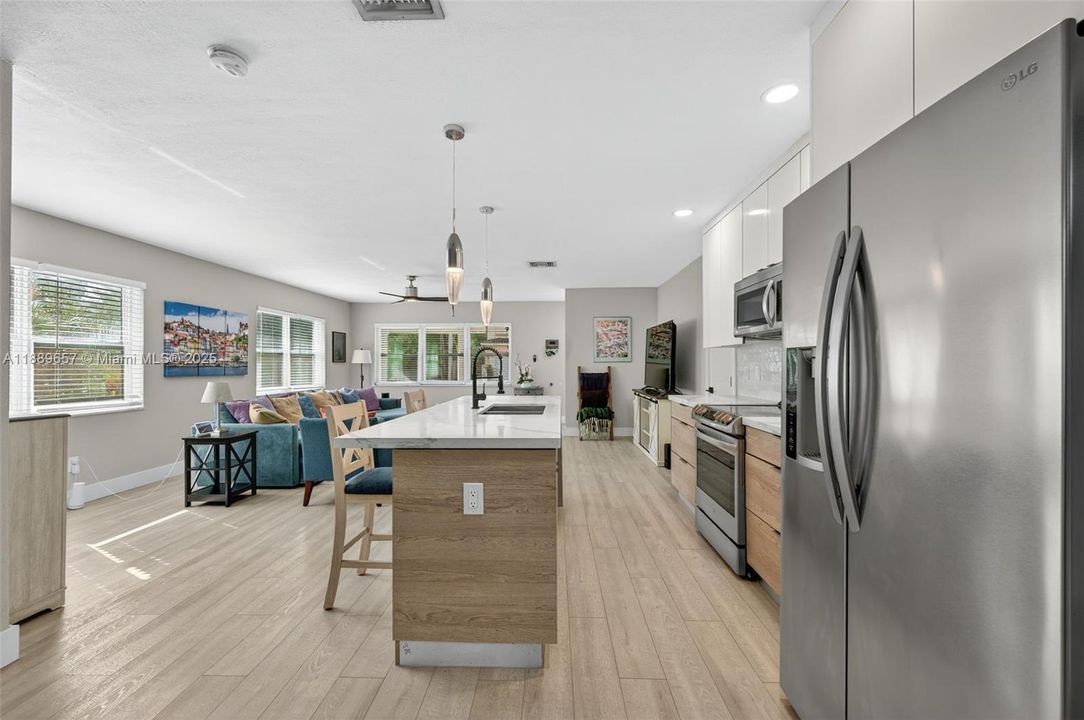 Active With Contract: $754,900 (3 beds, 2 baths, 1443 Square Feet)