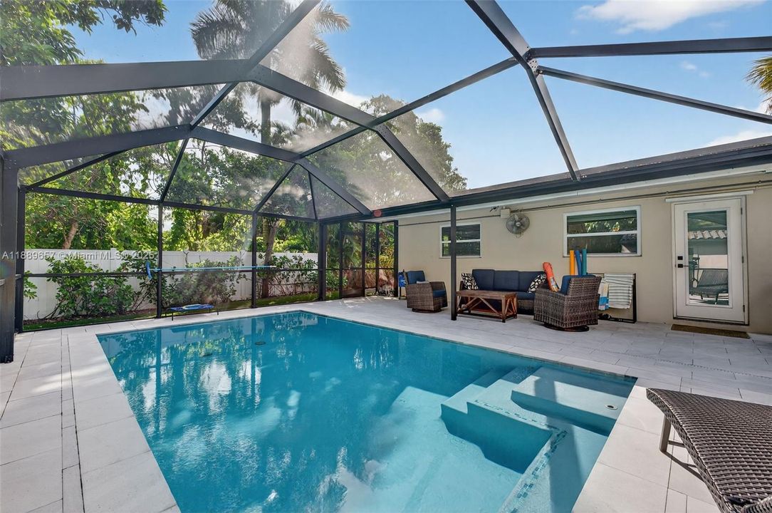 Active With Contract: $754,900 (3 beds, 2 baths, 1443 Square Feet)