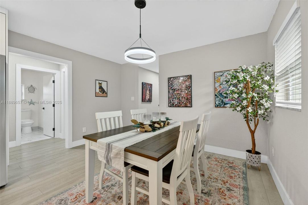 Active With Contract: $754,900 (3 beds, 2 baths, 1443 Square Feet)