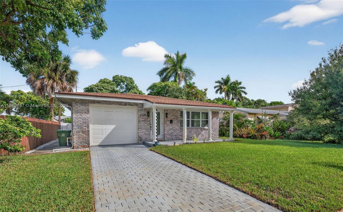 Active With Contract: $754,900 (3 beds, 2 baths, 1443 Square Feet)