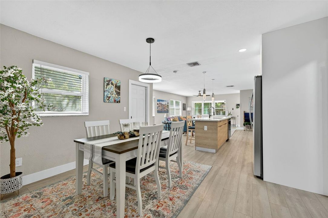 Active With Contract: $754,900 (3 beds, 2 baths, 1443 Square Feet)