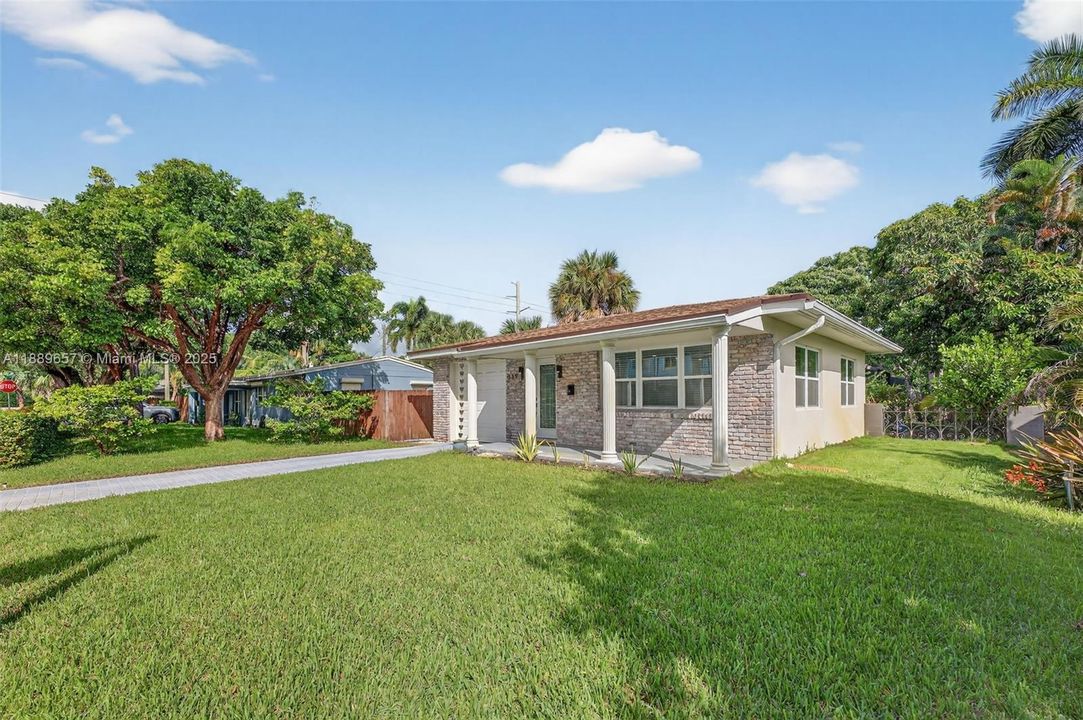 Active With Contract: $754,900 (3 beds, 2 baths, 1443 Square Feet)