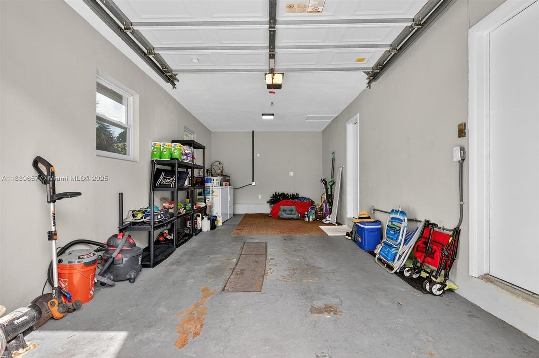 Active With Contract: $754,900 (3 beds, 2 baths, 1443 Square Feet)