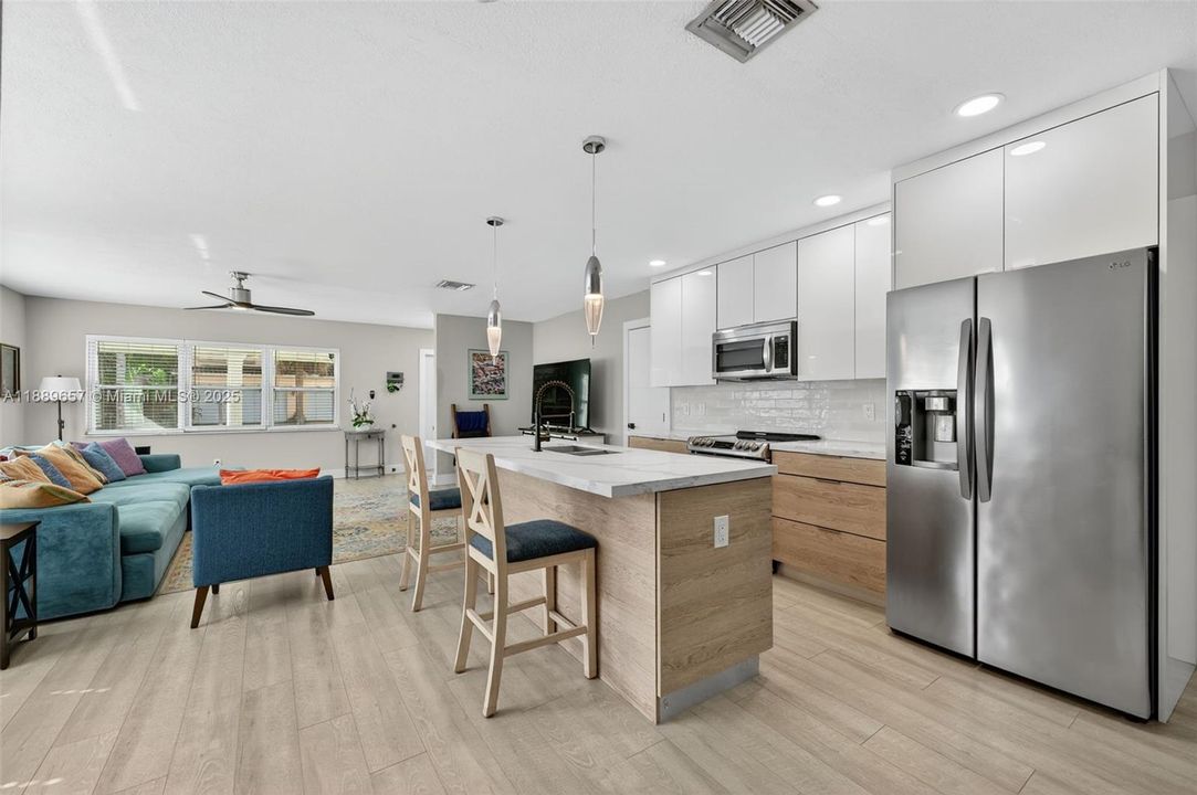 Active With Contract: $754,900 (3 beds, 2 baths, 1443 Square Feet)