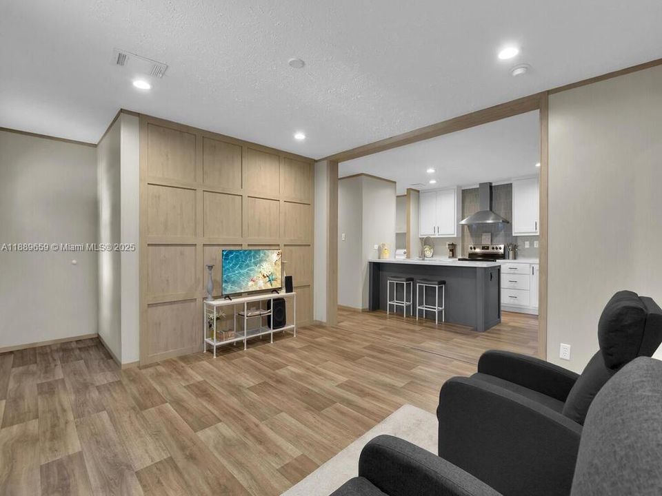 Недавно продано: $282,900 (3 спален, 2 ванн, 1107 Квадратных фут)