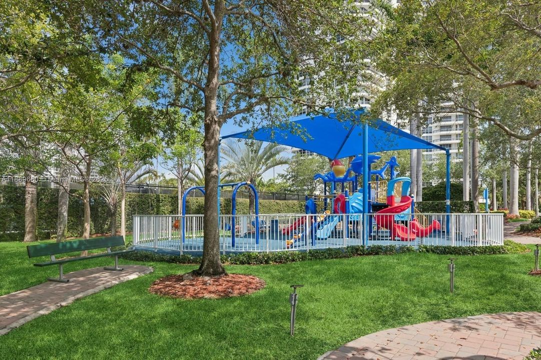 Recently Sold: $850,000 (3 beds, 4 baths, 2503 Square Feet)