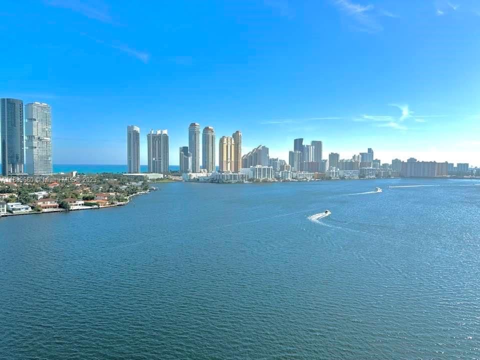 Recently Sold: $850,000 (3 beds, 4 baths, 2503 Square Feet)