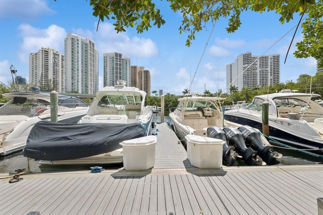 Recently Sold: $850,000 (3 beds, 4 baths, 2503 Square Feet)