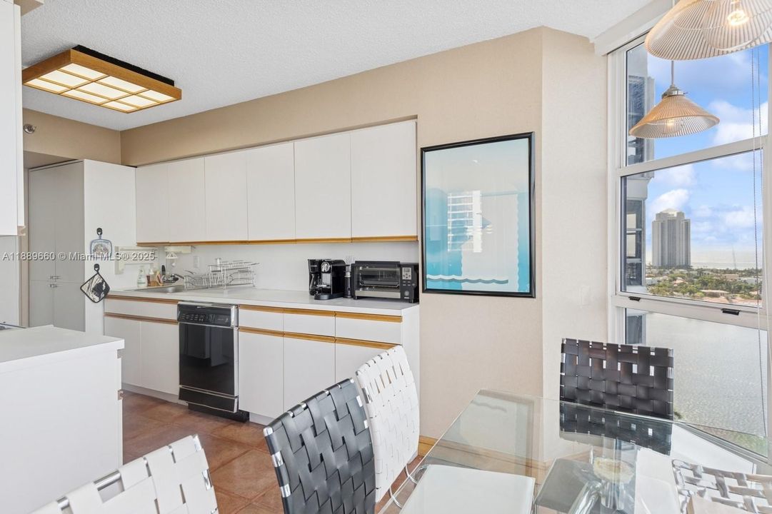 Recently Sold: $850,000 (3 beds, 4 baths, 2503 Square Feet)