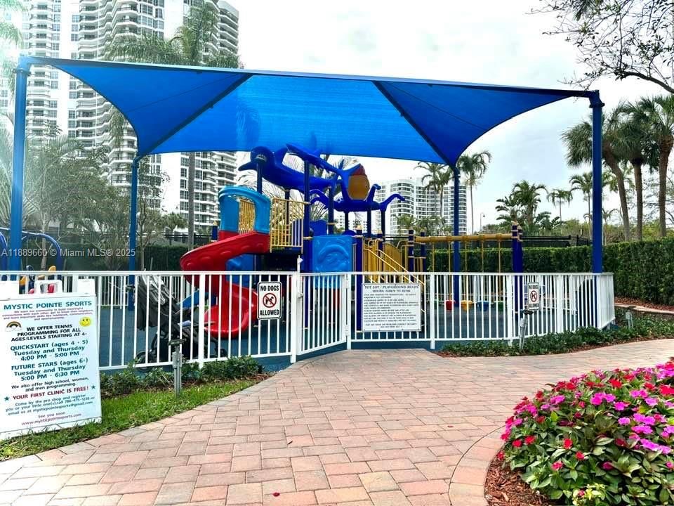 Recently Sold: $850,000 (3 beds, 4 baths, 2503 Square Feet)