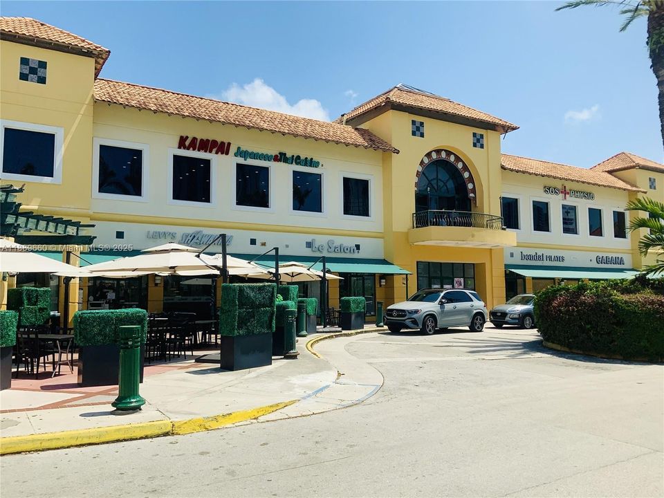 Recently Sold: $850,000 (3 beds, 4 baths, 2503 Square Feet)