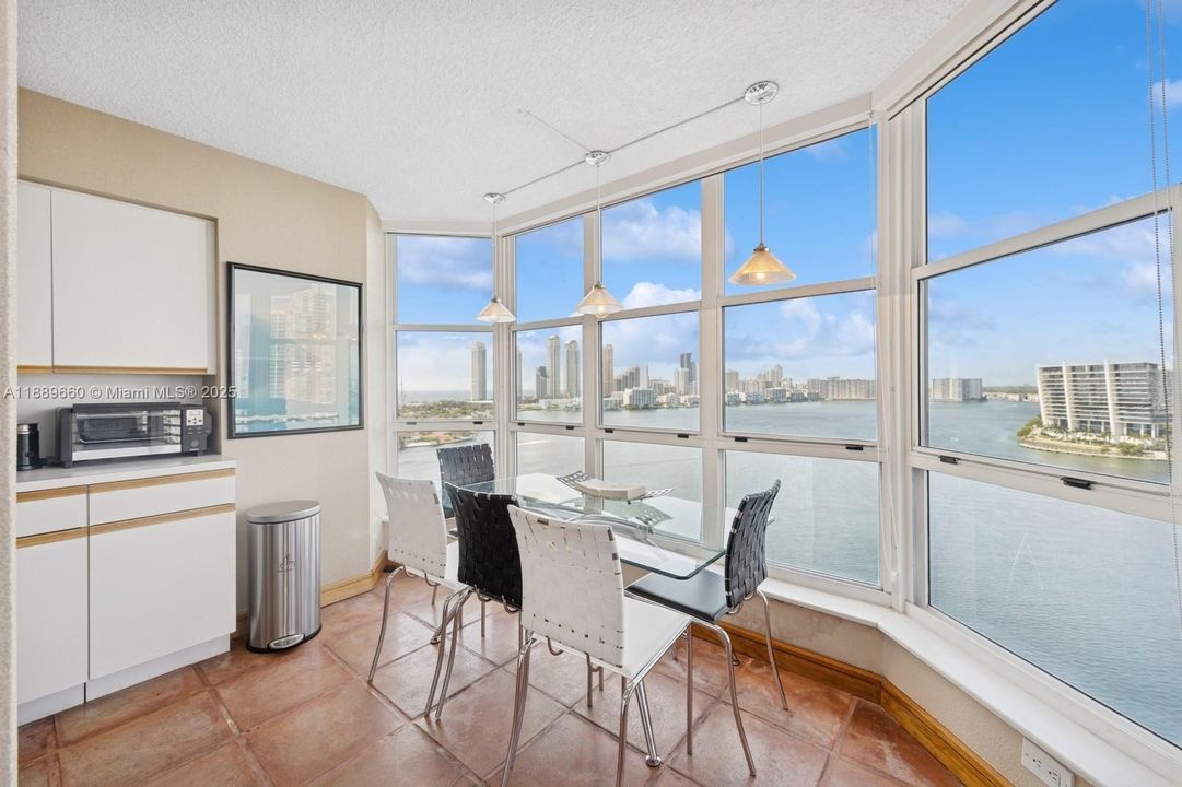 Recently Sold: $850,000 (3 beds, 4 baths, 2503 Square Feet)