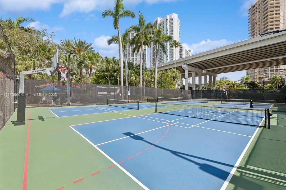 Recently Sold: $850,000 (3 beds, 4 baths, 2503 Square Feet)