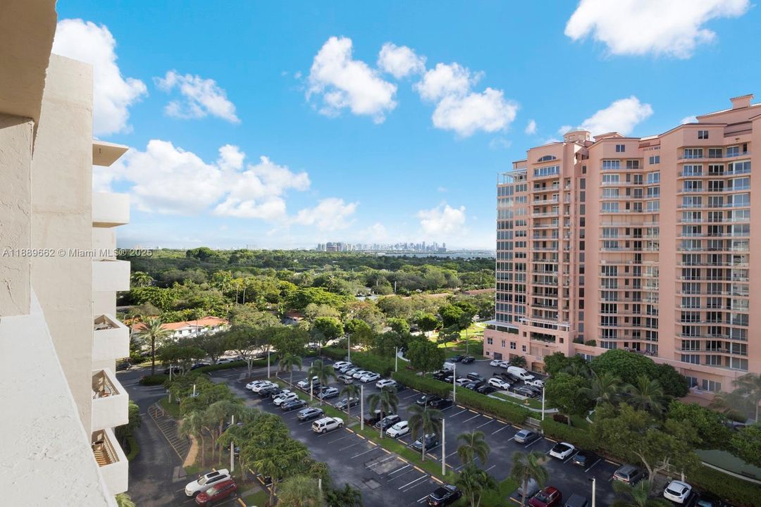 For Sale: $489,000 (1 beds, 1 baths, 910 Square Feet)