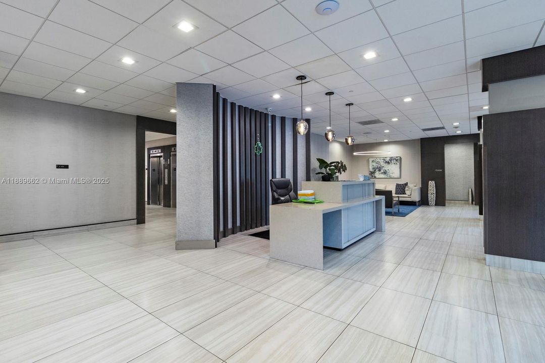 For Sale: $489,000 (1 beds, 1 baths, 910 Square Feet)