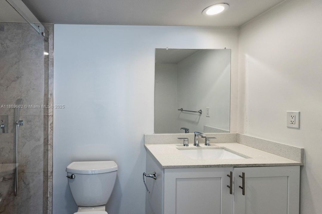 For Sale: $489,000 (1 beds, 1 baths, 910 Square Feet)