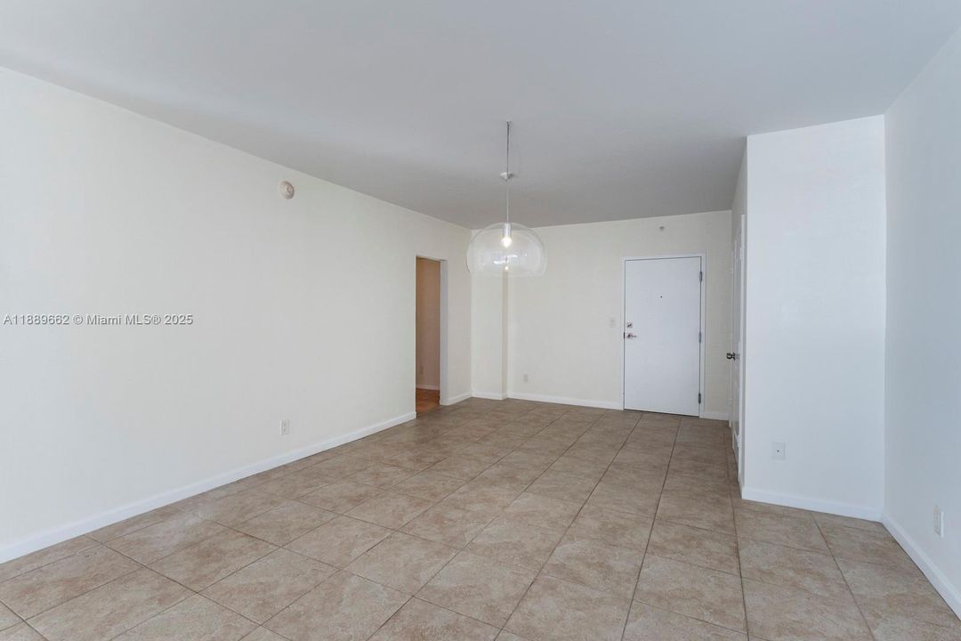 For Sale: $489,000 (1 beds, 1 baths, 910 Square Feet)