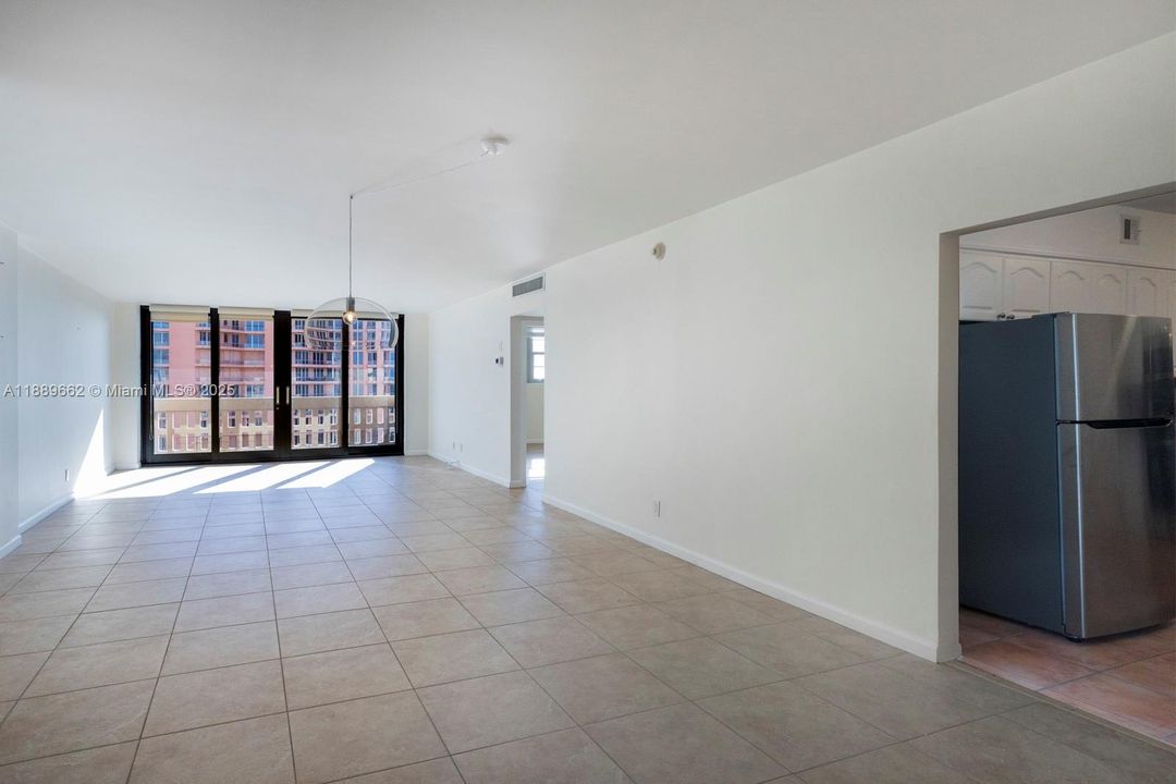 For Sale: $489,000 (1 beds, 1 baths, 910 Square Feet)