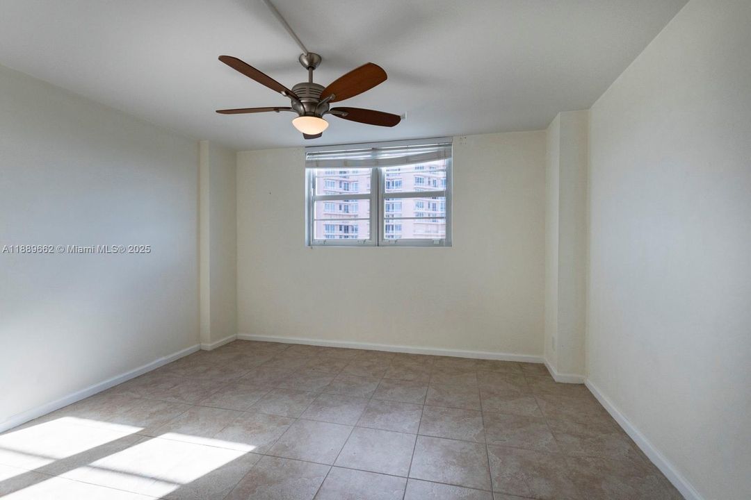 For Sale: $489,000 (1 beds, 1 baths, 910 Square Feet)