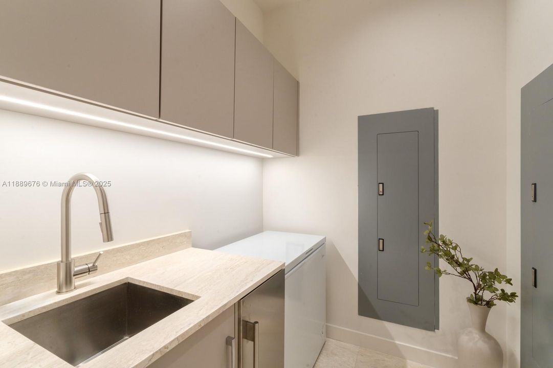 For Sale: $25,000,000 (5 beds, 7 baths, 6695 Square Feet)