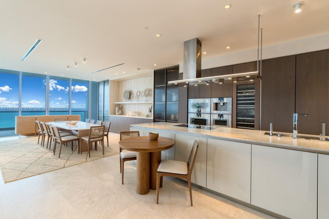 For Sale: $25,000,000 (5 beds, 7 baths, 6695 Square Feet)