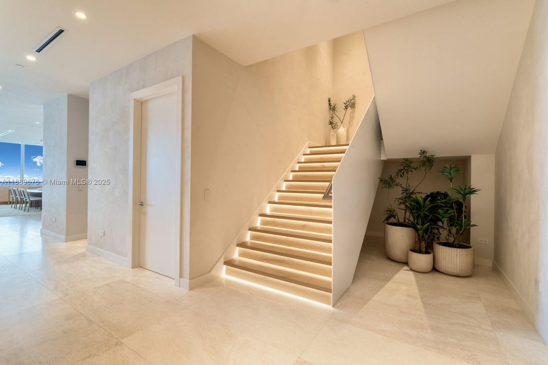 For Sale: $25,000,000 (5 beds, 7 baths, 6695 Square Feet)