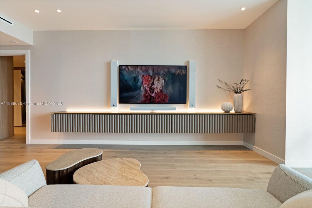 For Sale: $25,000,000 (5 beds, 7 baths, 6695 Square Feet)