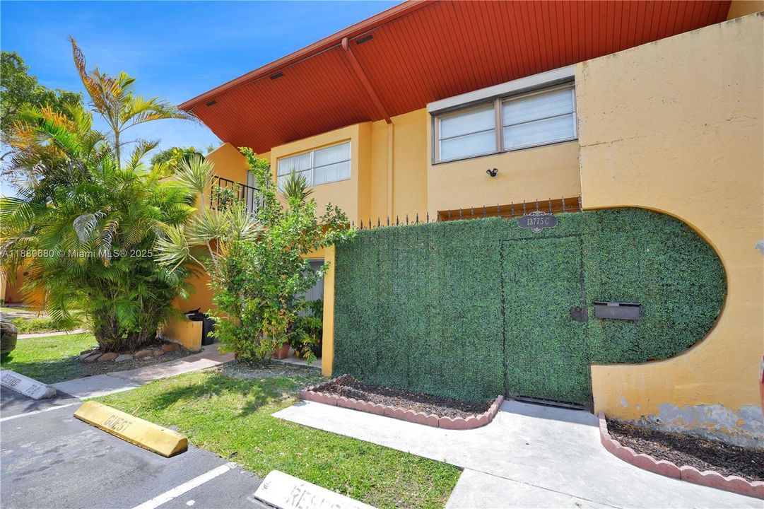 最近租的: $2,800 (3 贝兹, 2 浴室, 1395 平方英尺)