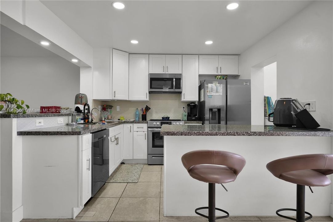 最近租的: $2,800 (3 贝兹, 2 浴室, 1395 平方英尺)