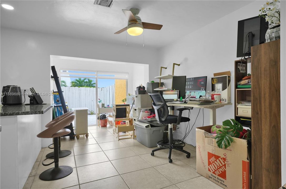 最近租的: $2,800 (3 贝兹, 2 浴室, 1395 平方英尺)