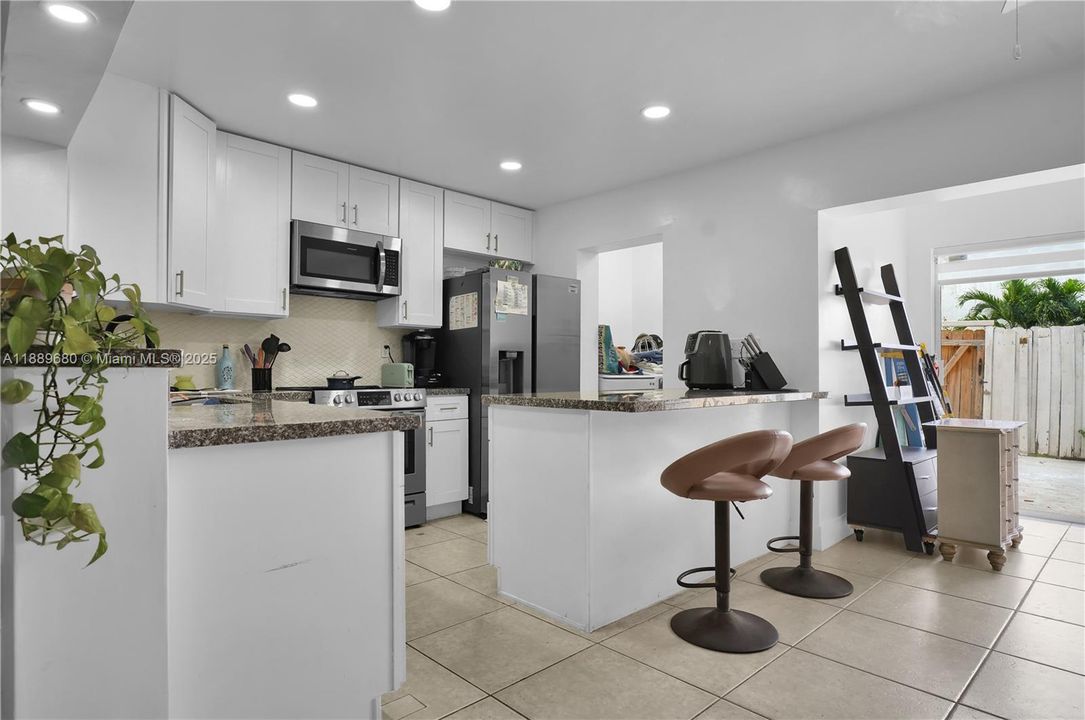 最近租的: $2,800 (3 贝兹, 2 浴室, 1395 平方英尺)