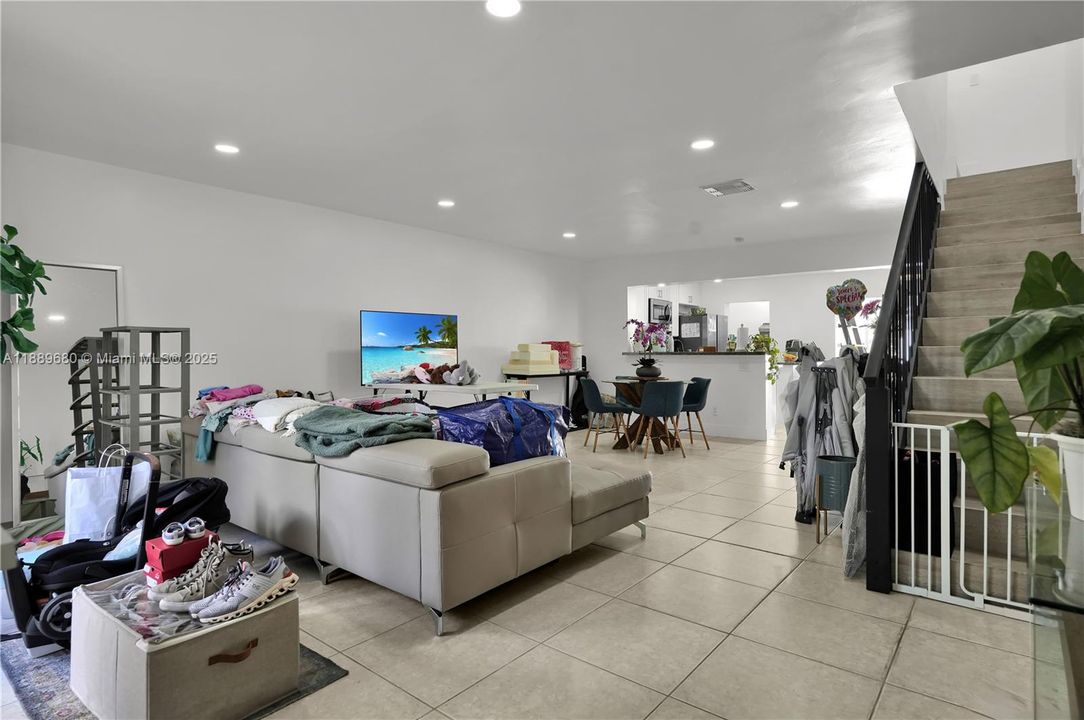 最近租的: $2,800 (3 贝兹, 2 浴室, 1395 平方英尺)