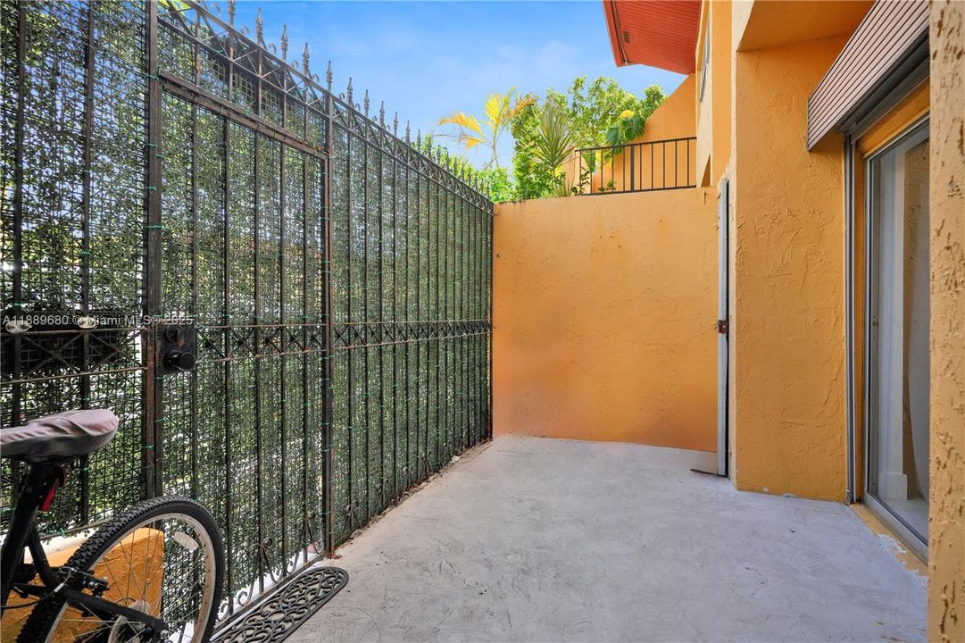 最近租的: $2,800 (3 贝兹, 2 浴室, 1395 平方英尺)